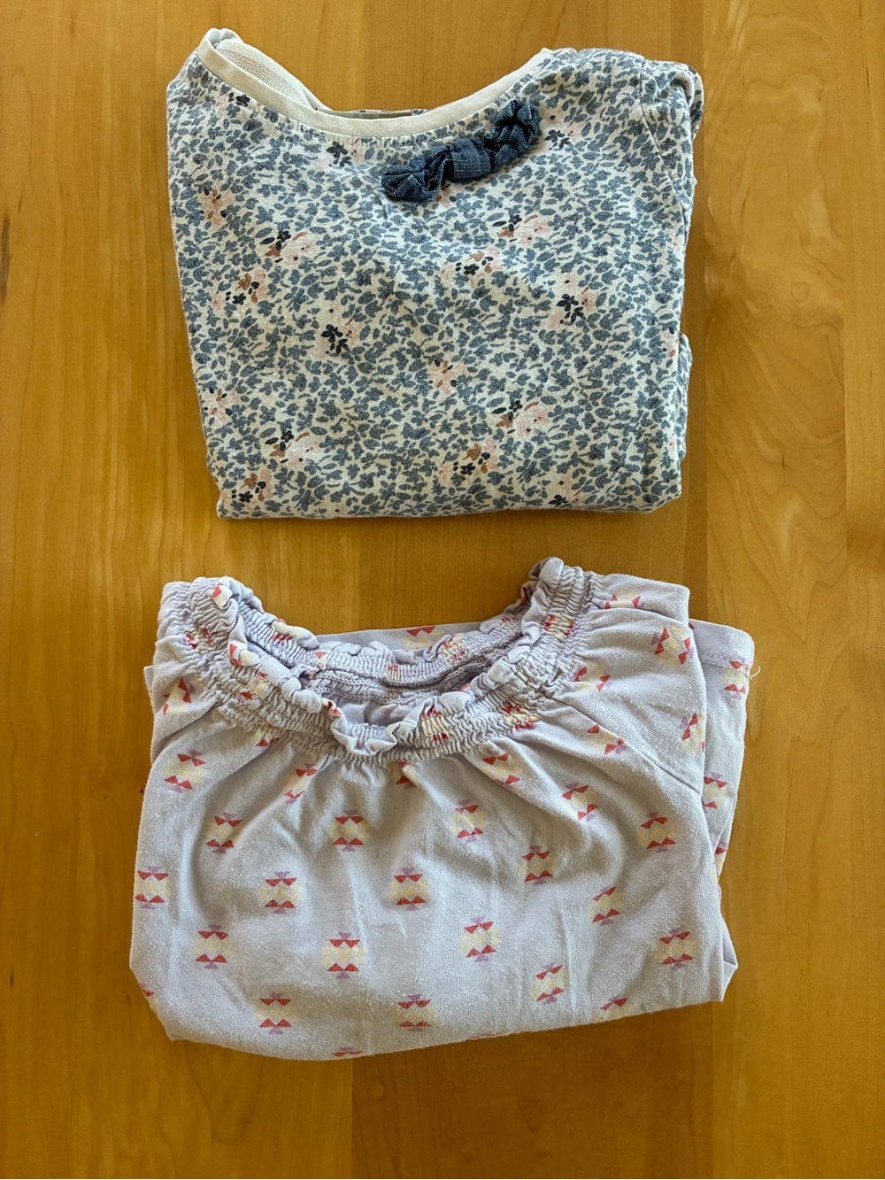 Set of 2 toddler long sleeve t-shirts size 2-3